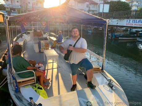 Djomigee schöne nacktheit bild