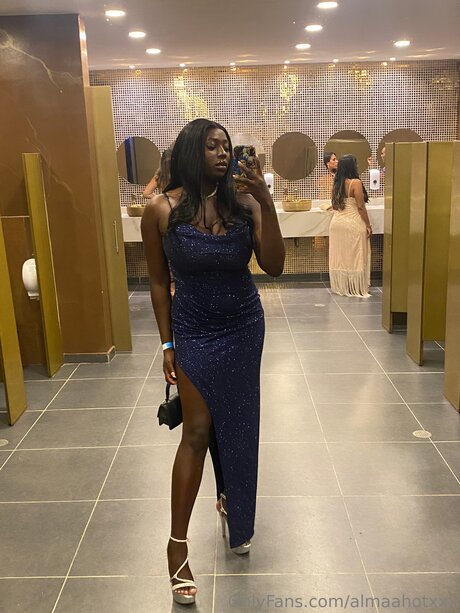 Almaahotxxx erwachsene nacktheit bild