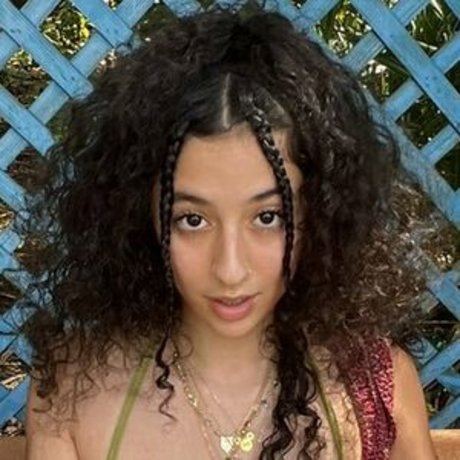 GroovyMya top freie bild