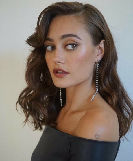 Ella Purnell hd erwachsene bilder