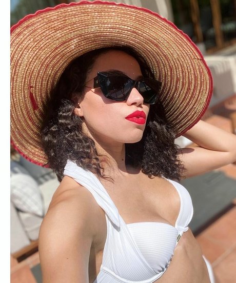 Jurnee Smollett model exklusive galerien