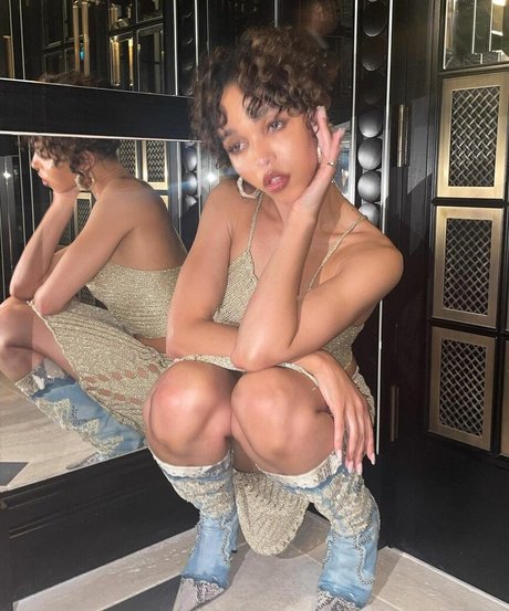 FKA Twigs schöne freie fotos