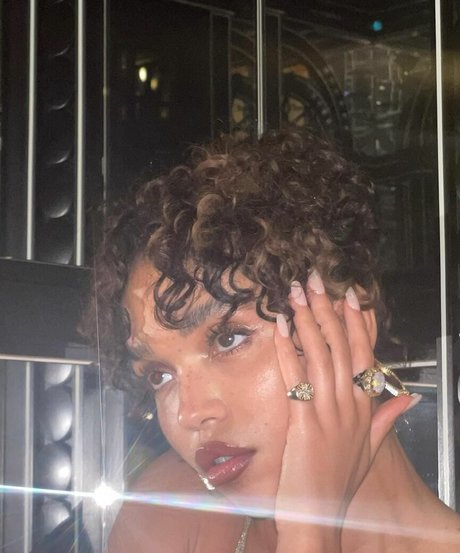FKA Twigs perfekte sex archiv