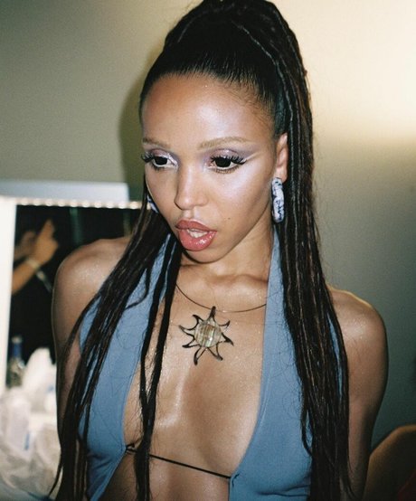 FKA Twigs top heiße galerie