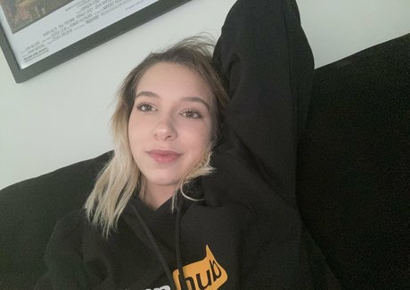 zierliche asiatische onlyfans schöne hübsche bild