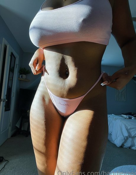 baddiejoyy schauspielerin nacktheit foto