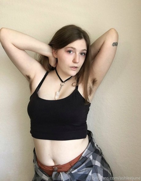 ashleejune hd akt bild