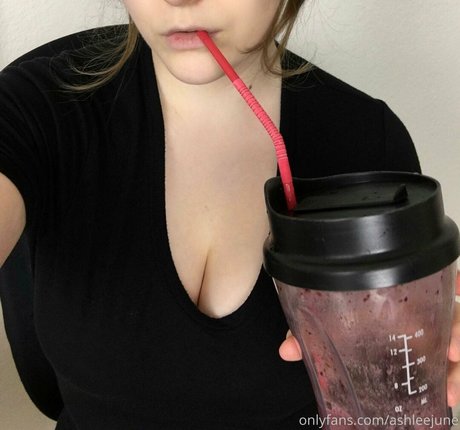 ashleejune model heiße galerien