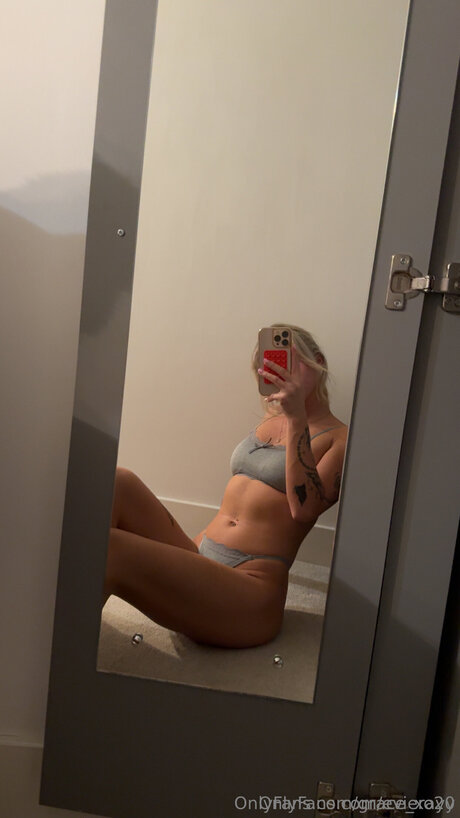 Evierayy hübsche erwachsene fotos