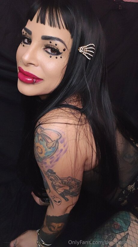 Skullgothdoll model freie fotos