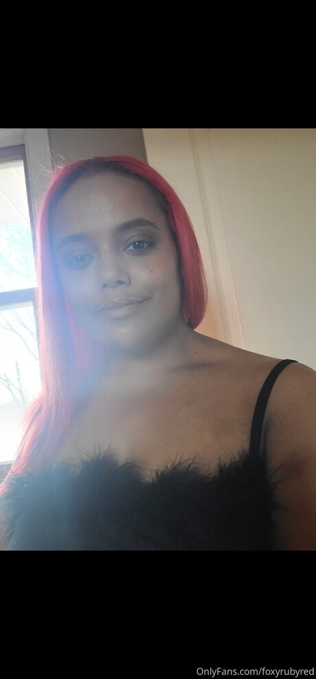Foxyrubyred model freie bilder