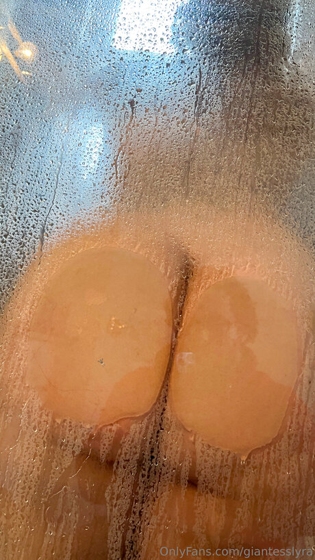 Giantesslyra model pornografische archiv