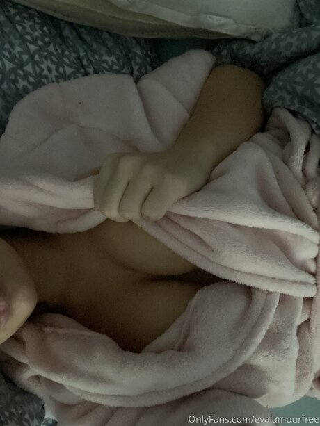 Evalamourfree model nackt foto