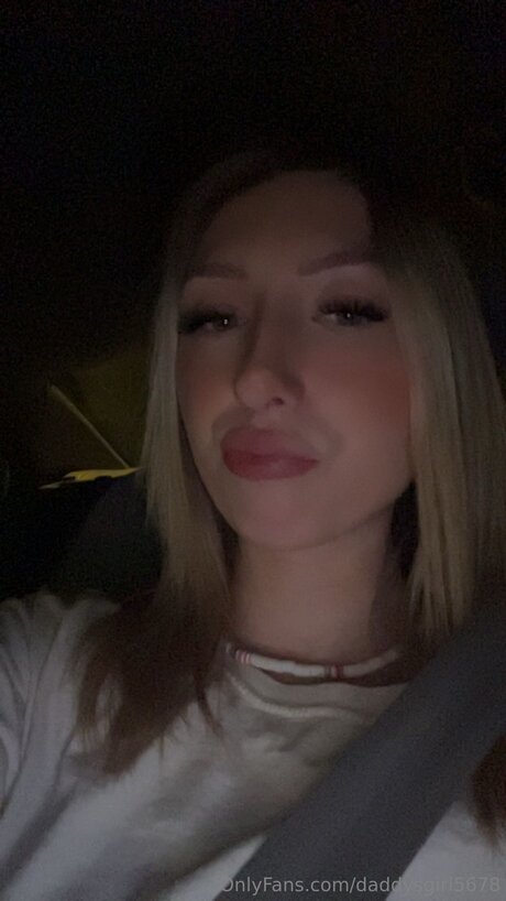 Daddysgirl5678 nacktheit perfekte bilder