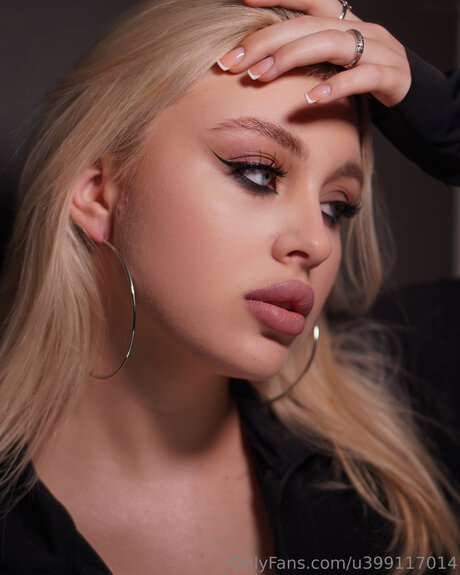 Liya Tina model pornografische bild