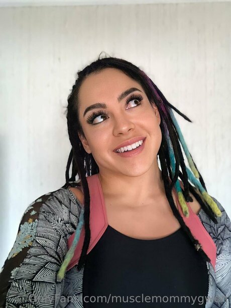 Queenmuscleavery exklusive nette fotos