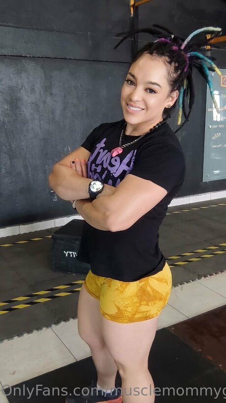 Queenmuscleavery nackt pornografische foto