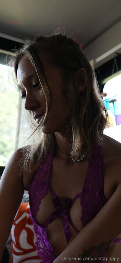 Nikitapoppy akt bild