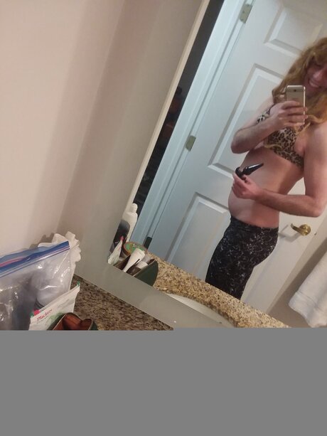 Sissycece model nackt archiv