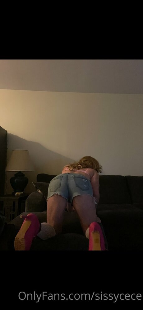 Sissycece model nackten galerie