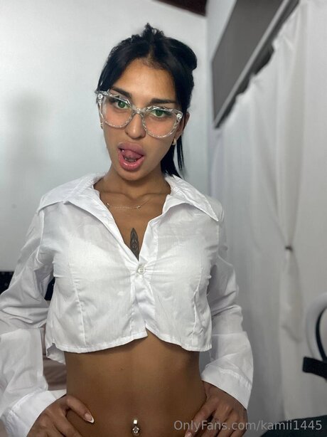 Kamii1445 sexy top fotos