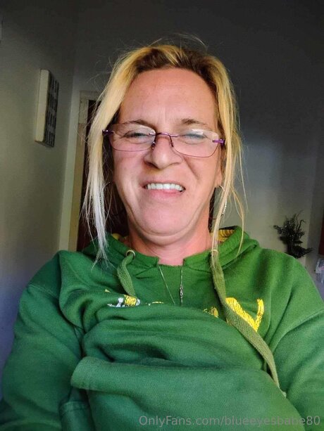 Blueeyesbabe80 hd erwachsene galerien