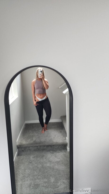 Livv Swenson model erwachsene fotos