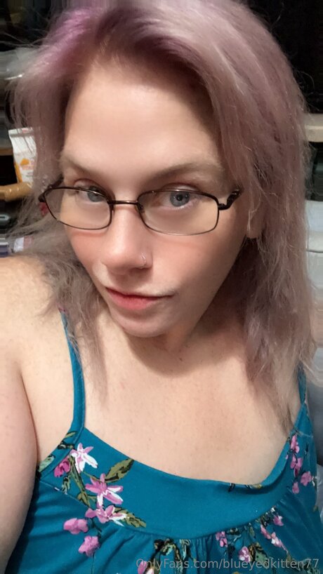 Blueyedkitten77 nacktheit akt archiv