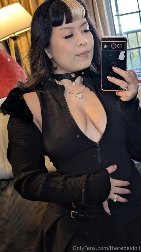 Therebeldoll nette galerien