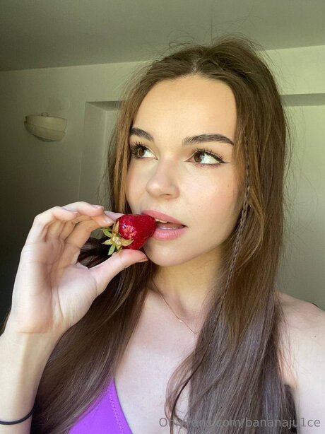 Bananaju1ce schauspielerin xxx bild