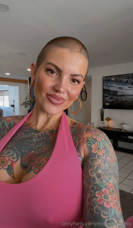 Midwestbabex model nacktheit archiv