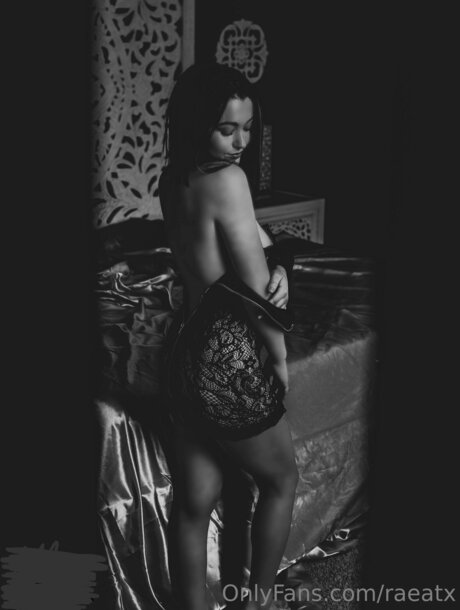 Raeatx model nackt galerien