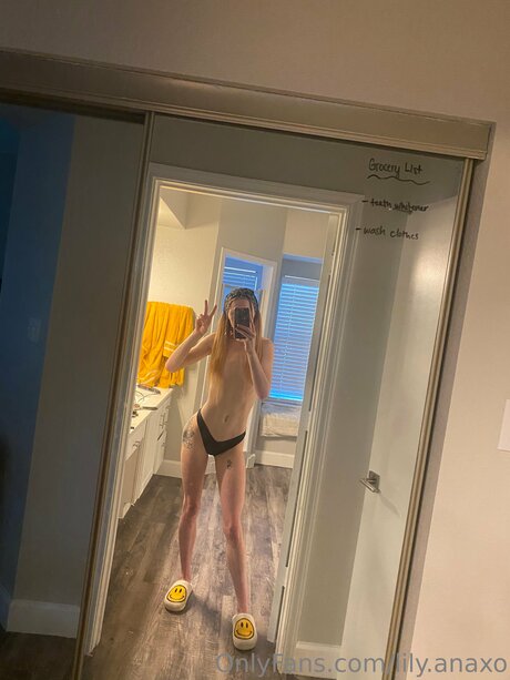 Lily Anaxo sexy xxx bild