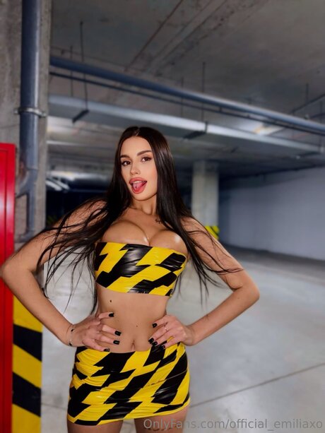 Official Emiliaxo nackte galerien