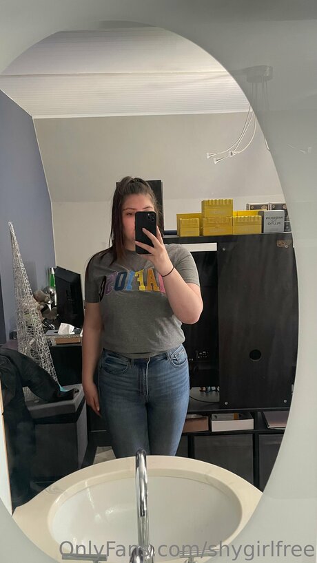 Shygirlfree hübsche pornografische archiv