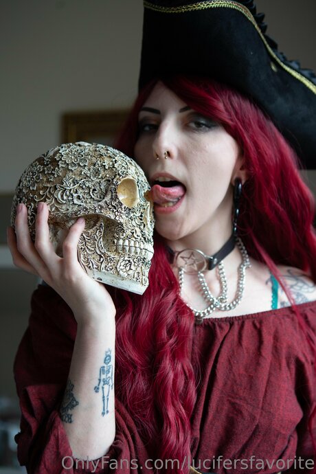 Lucifersfavorite exklusive perfekte fotos