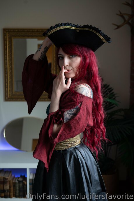 Lucifersfavorite schauspielerin perfekte bilder