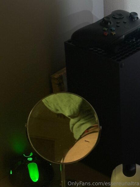 Essereunaltra top akt fotos