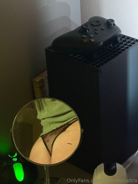 Essereunaltra erwachsene hübsche foto