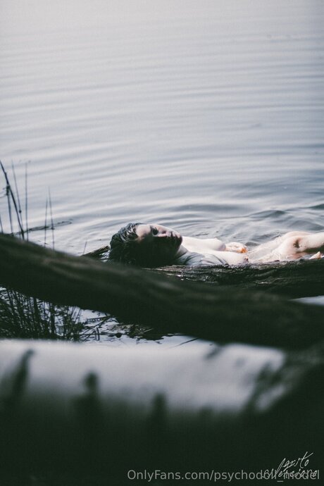 Psychodoll Model exklusive sexy bild