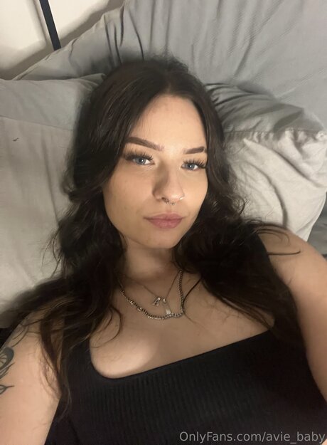 Avie Baby schauspielerin kostenlose fotos