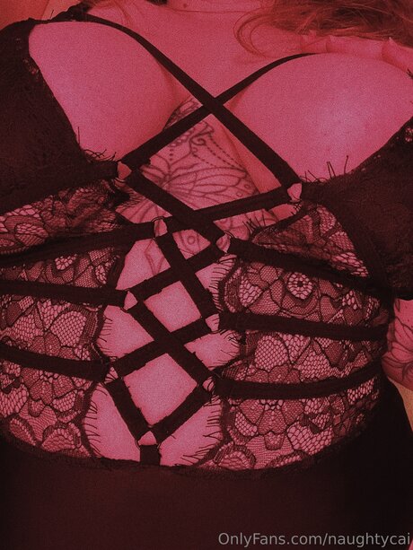 Naughtycai model erotische foto