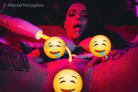 Novemberreign Free model nacktheit bild