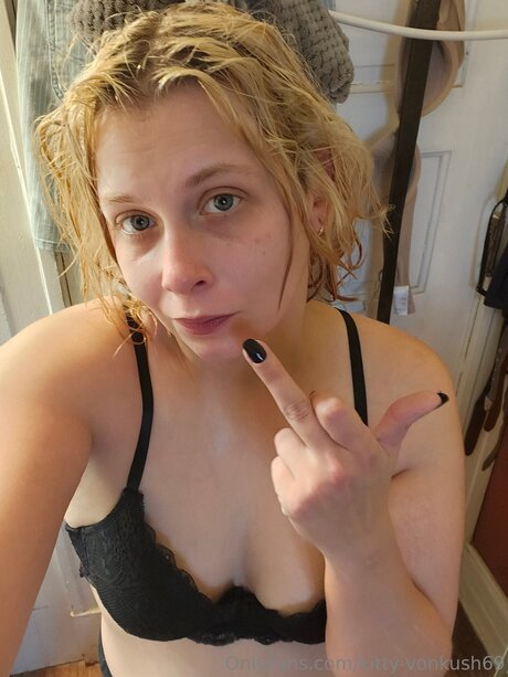 Kitty Vonkush69 erwachsene akt bild