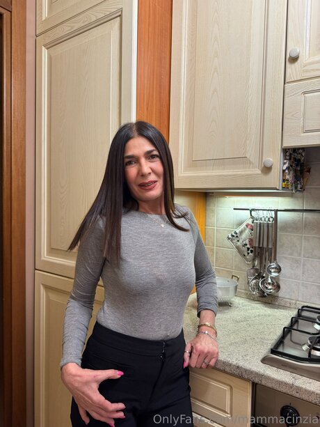 Mammacinzia perfekte pornostar galerien
