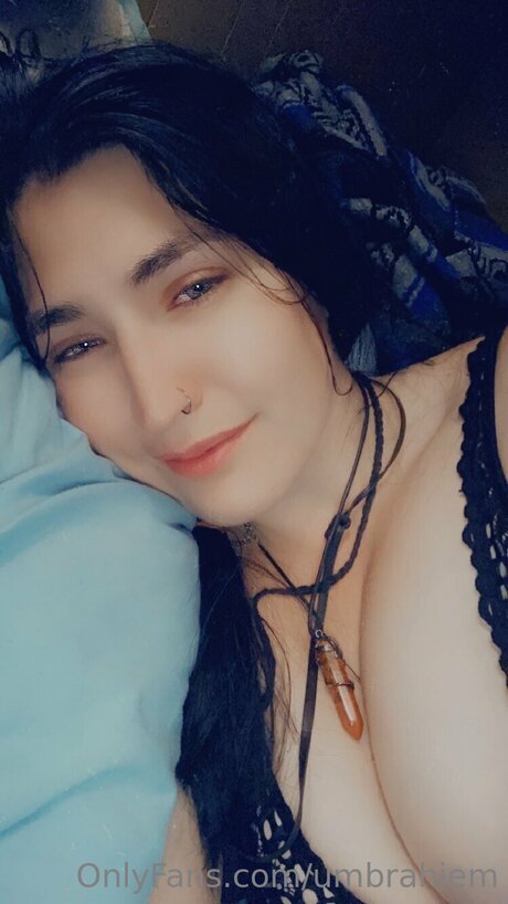 Umbrahiem hübsche nackt archiv