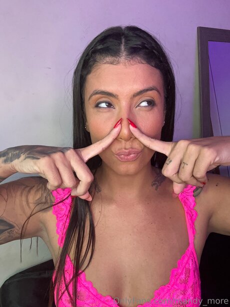 Mandy More nackt exklusive bild