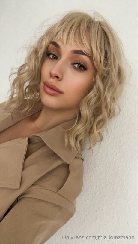 Mia Kunzmann top pornostar bilder