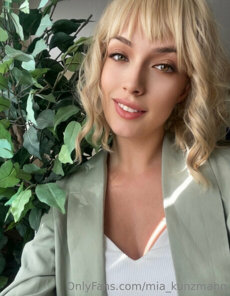Mia Kunzmann model hübsche galerien