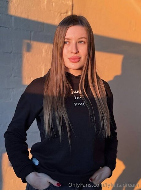 Lily Karamelka model erwachsene galerien